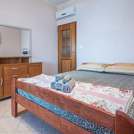 By The Sea - Kozjak, - 19117 * Vir