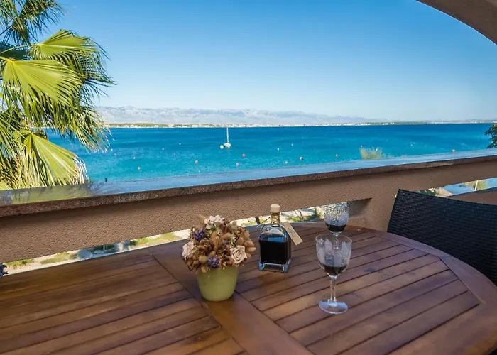 By The Sea - Kozjak, - 19117 * Vir